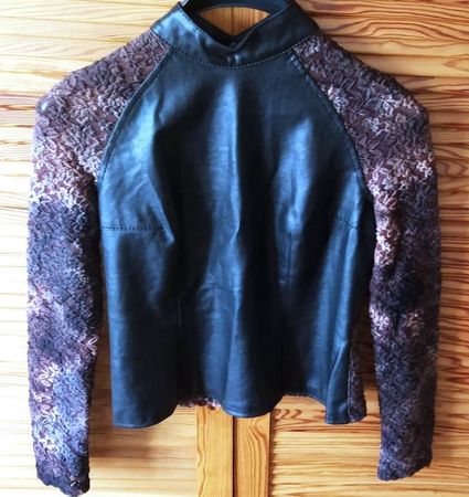 Bluse mit Stehkragen und Webstoffärmeln - Grösse 42 -