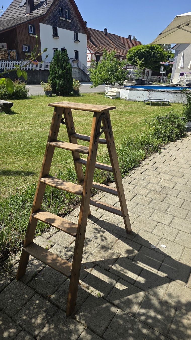 Scale: Hübsche alte Holzleiter – Usato da Buch b. Frauenfeld venduto da mttc 1