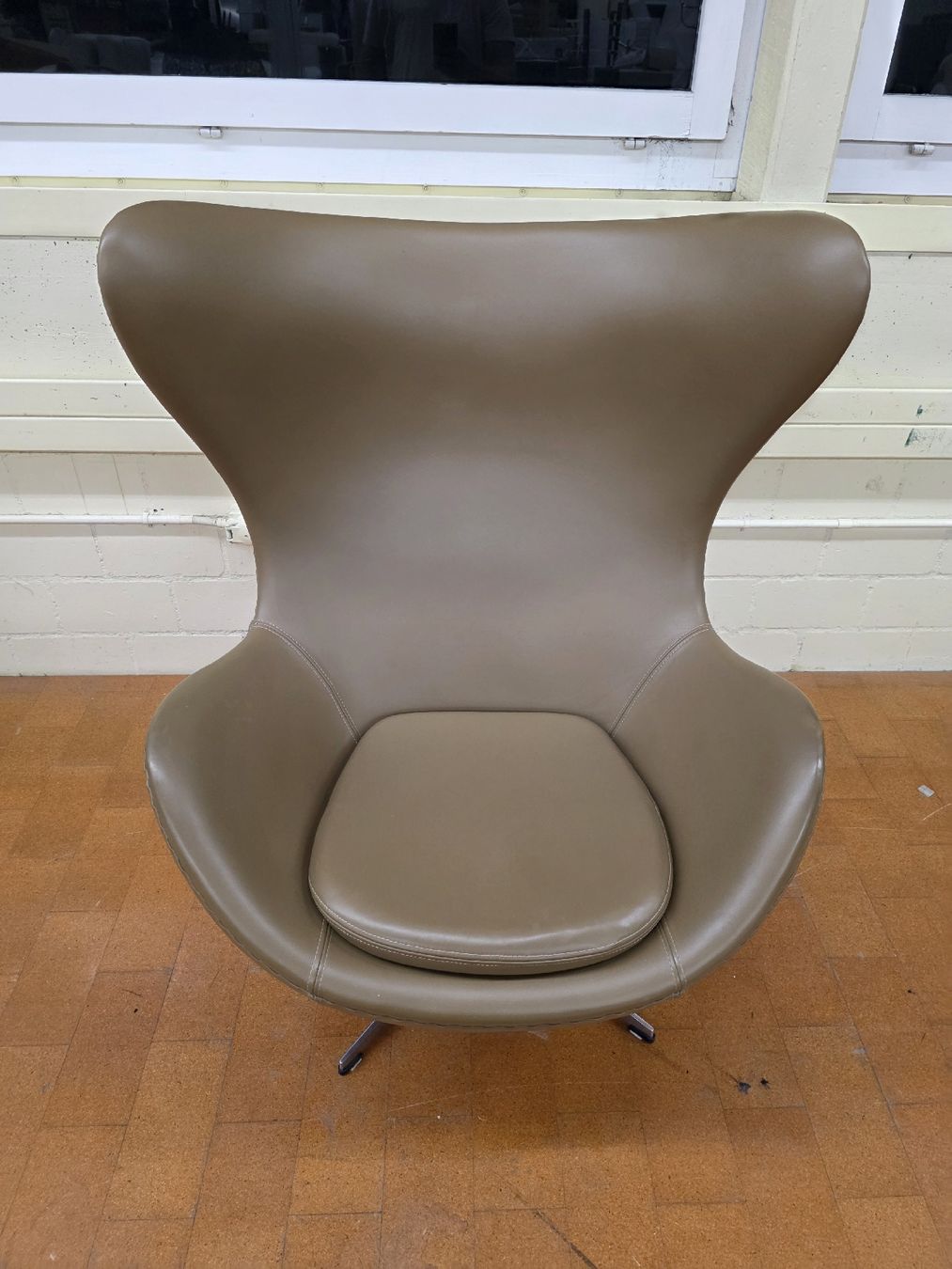 Poltrone: Designer Sessel Egg Chair Arne Jacobsen  – Usato da Lichtensteig venduto da Polsterwerk 2