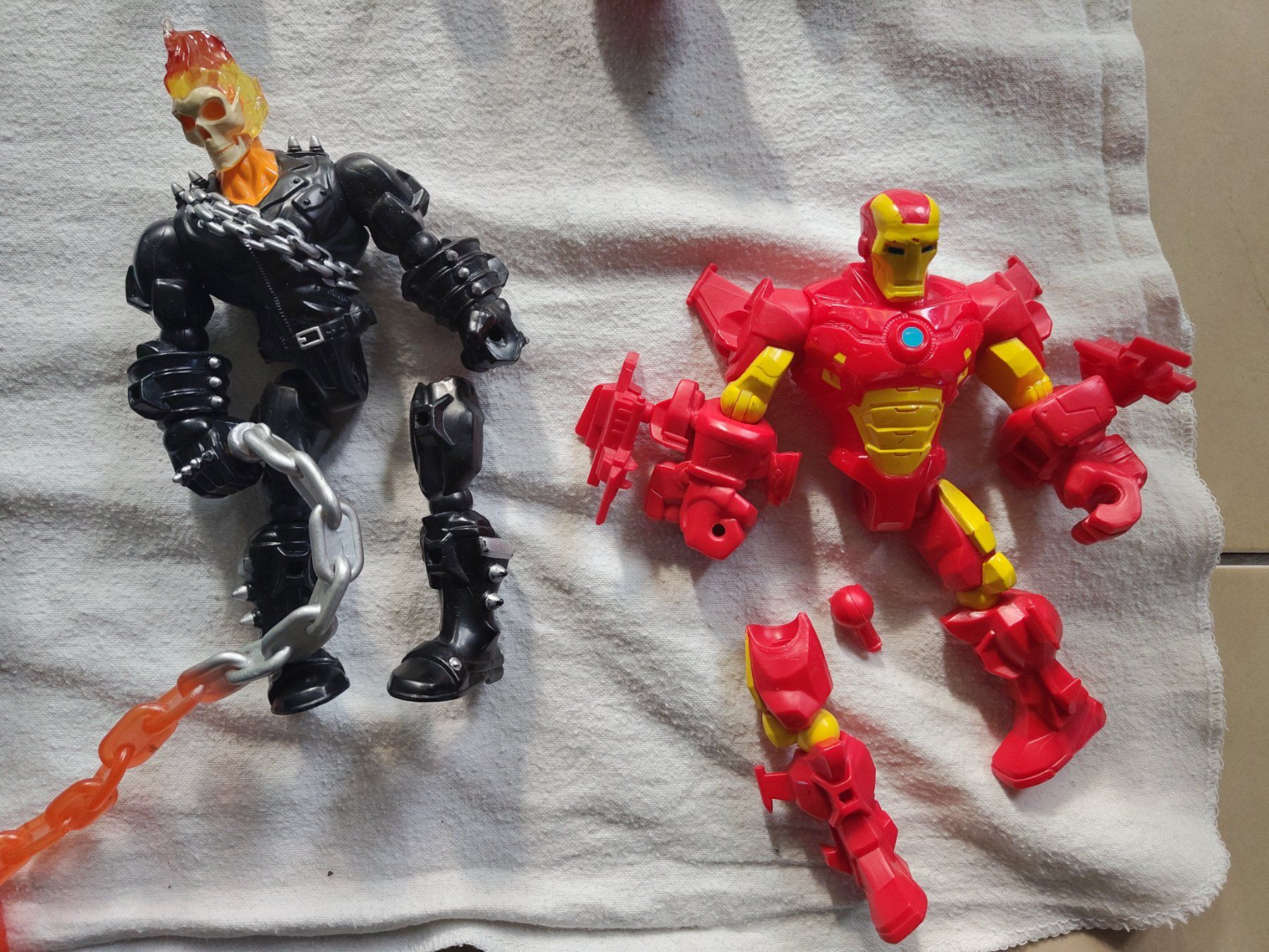 Hasbro Spielzeuge: 11 Hasbro Marvel MixMashers Actionfiguren – Gebraucht aus Eschenz von yestare 2