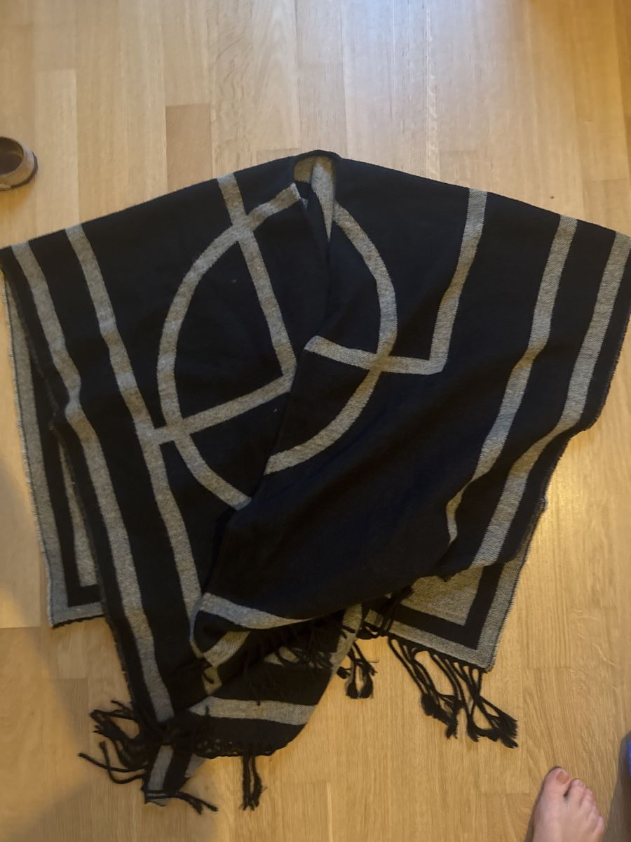 Giacche: Hm poncho, very Toteme inspired – Usato da Fribourg venduto da ksu_65bh