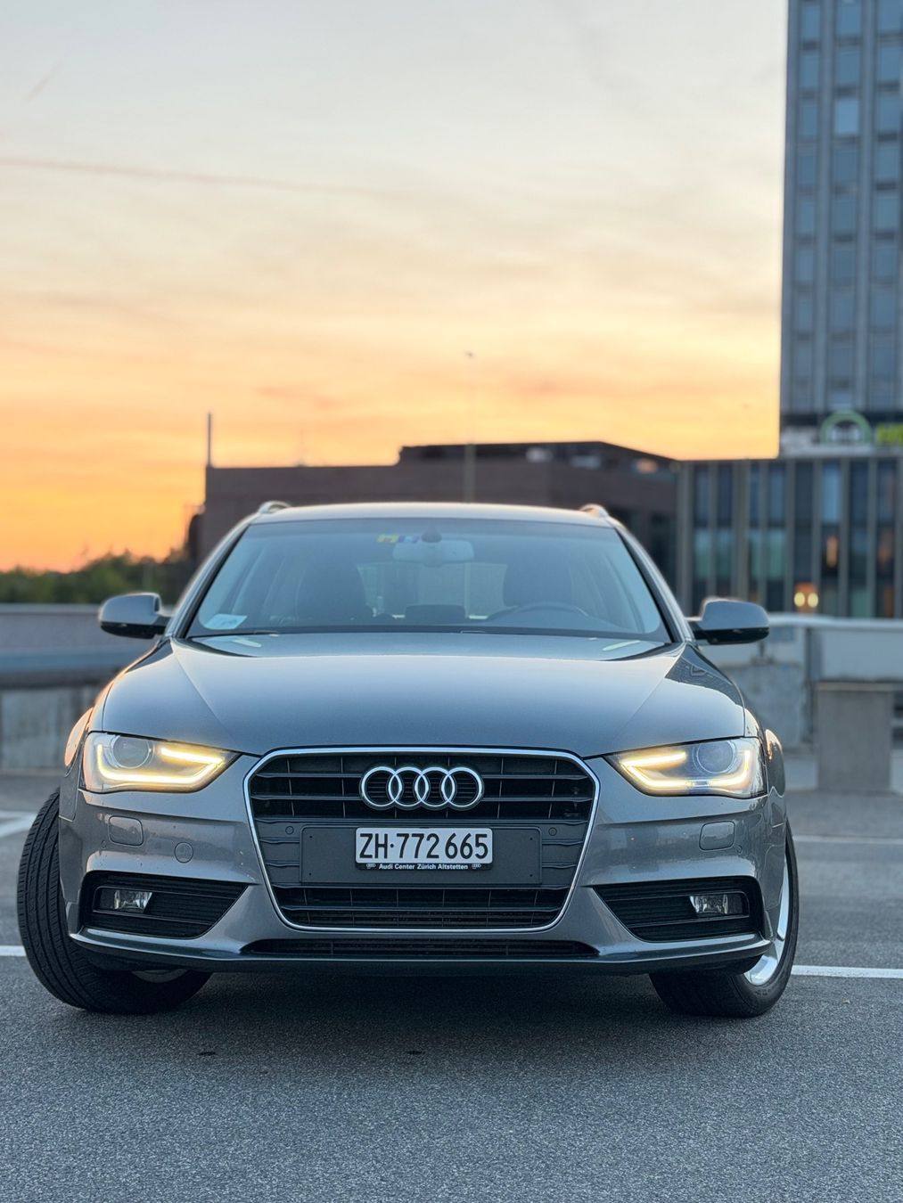 Audi Automobili: Audi A4 Avant grau, 2.0 TDI Multitronic Ambiente – Usato da Zürich venduto da fotopixel 8
