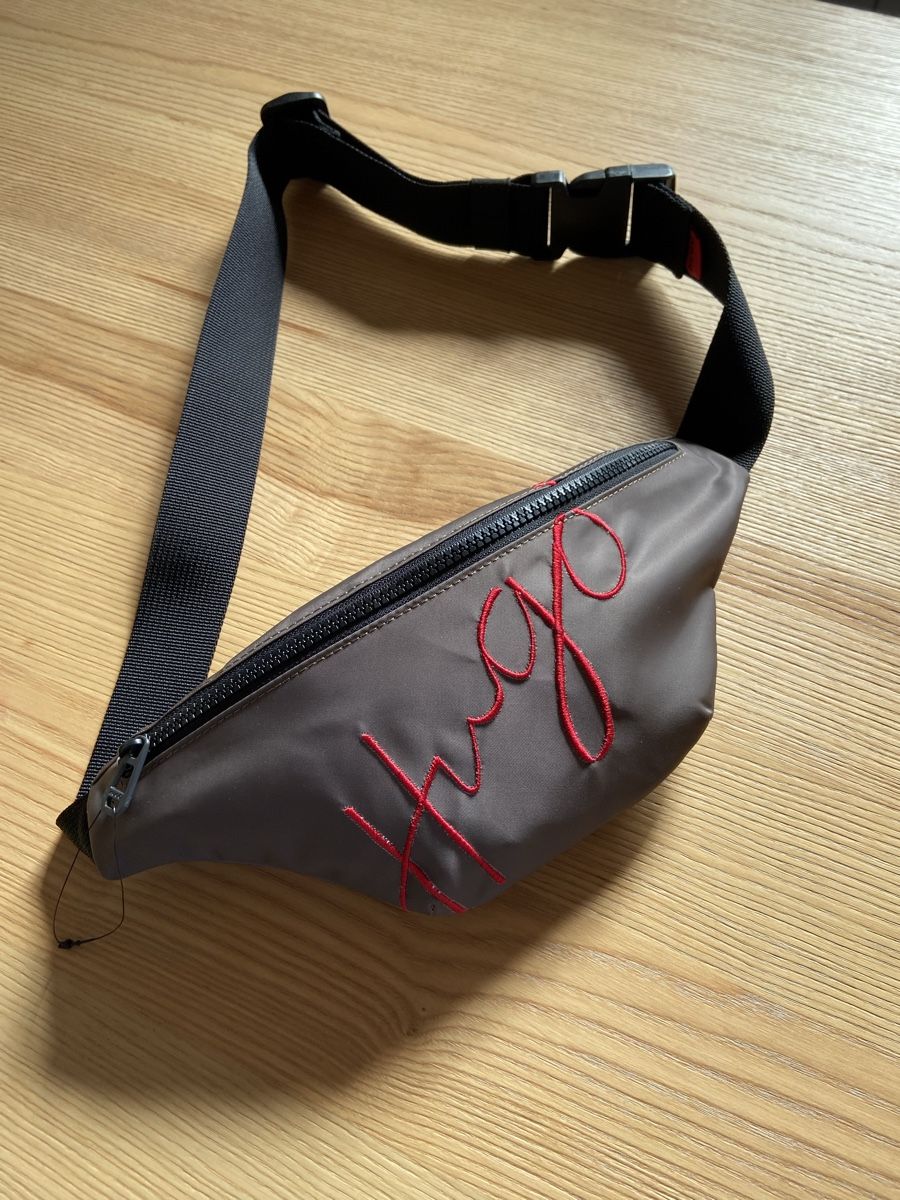 Hugo Boss Borse: Nuovo marsupio Hugo Boss – Nuovo e nell'imballaggio originale da Davesco-Soragno venduto da dvf_7h6d