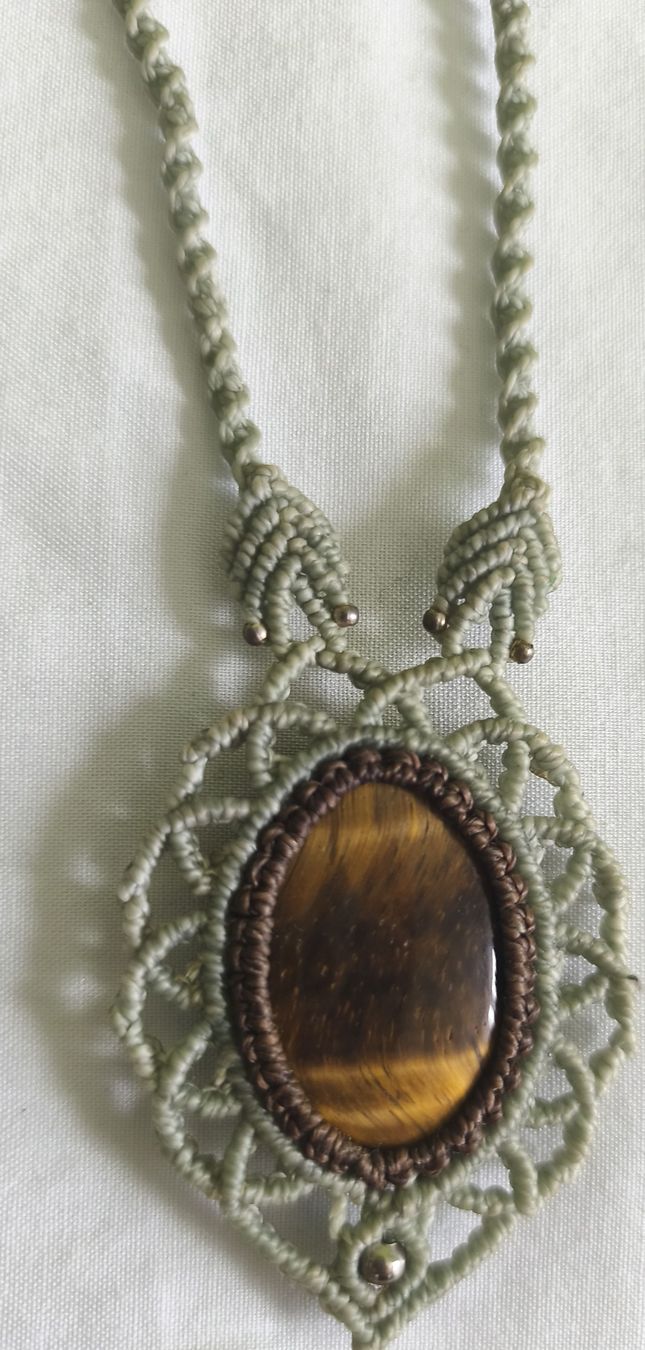 Catenine: Collier macramé œil de tigre pierre naturelle – Usato da Orbe venduto da don_ym8h