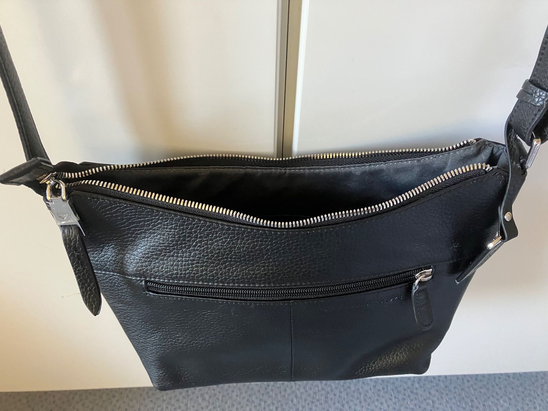 Picard Borse da donna: Picard Umhängetasche Leder schwarz – Nuovo (secondo la descrizione) da Wettingen venduto da Tigabella