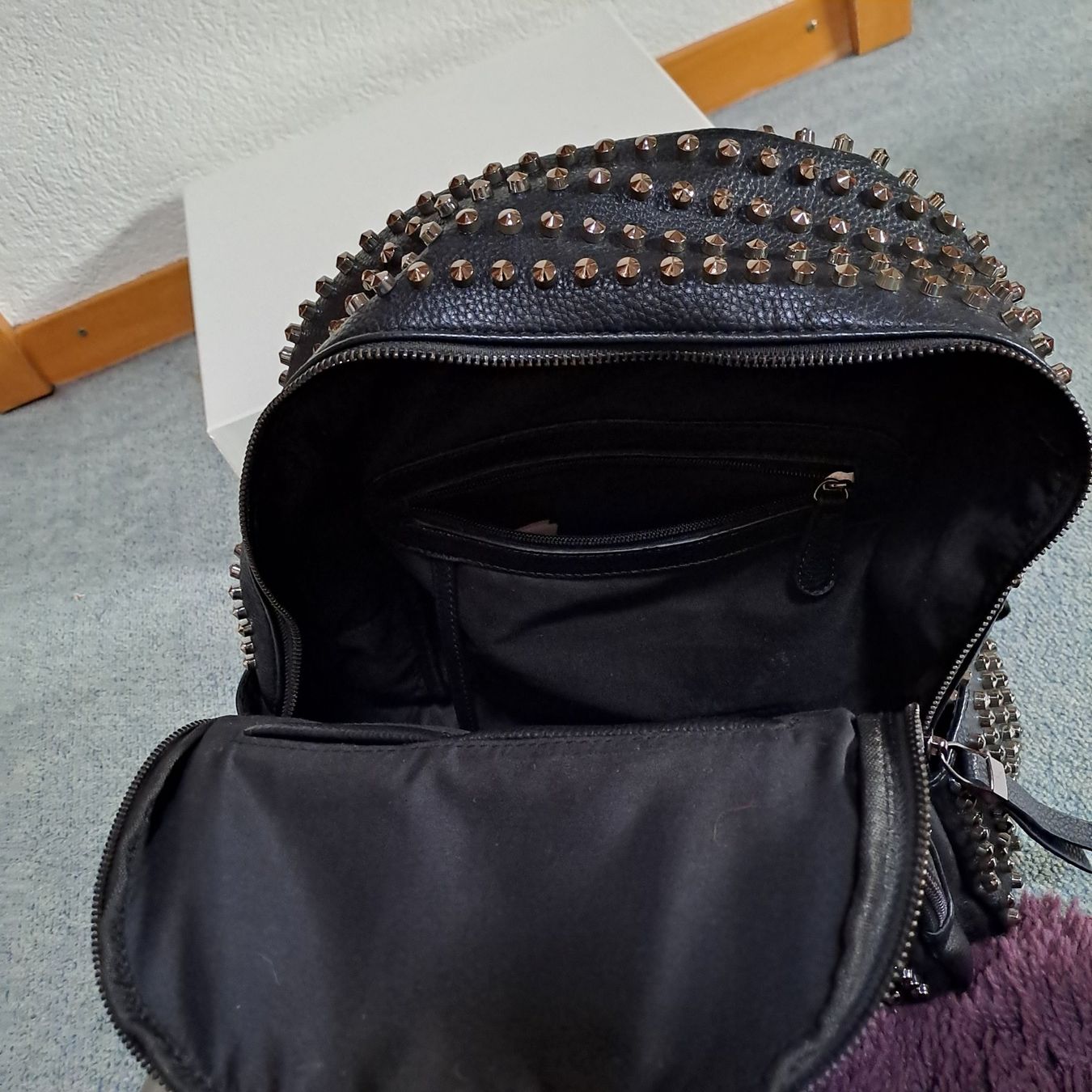 Zaini: Cooler Nieten Rucksack, Schwarz – Usato da Frauenfeld venduto da Andadaa 2