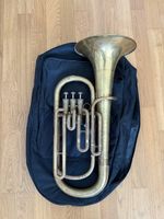 Altes Euphonium mit Tragetasche und Mundstück