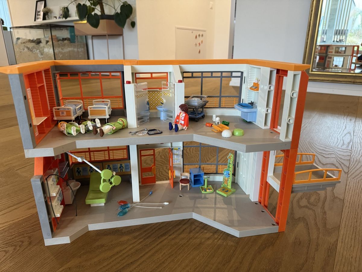 Playmobil Spielzeuge: Playmobil Krankenhaus – Gebraucht aus Schinznach-Dorf von halleroy