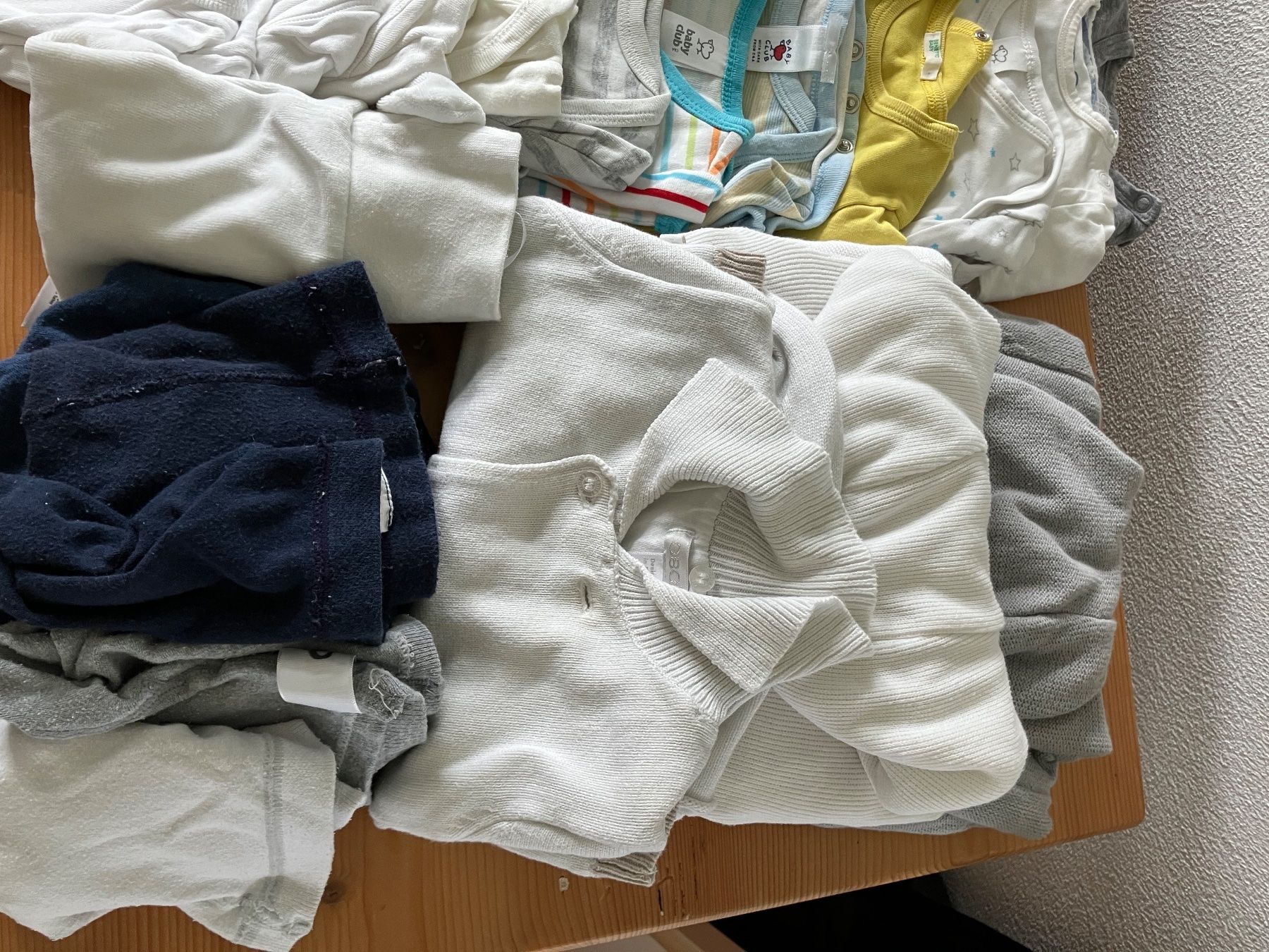 Lotti di vestiti: Kleiderpaket neutral 62 (34-teilig) – Usato da Chur venduto da steffeli04 3