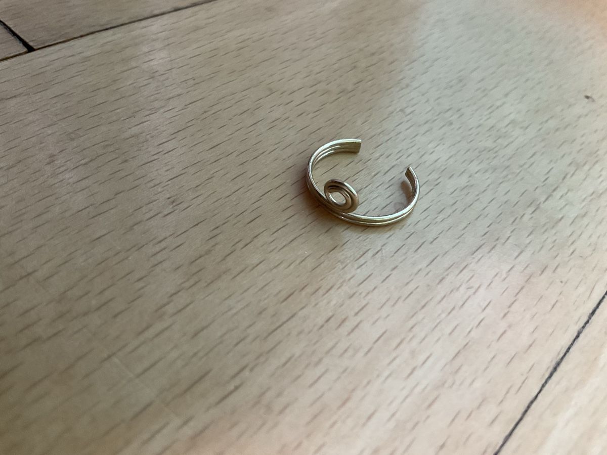 Anelli: Offener Ring silberfarben mit kleiner Spirale kaum gebraucht – Nuovo (secondo la descrizione) da Schaffhausen venduto da s.ehrb