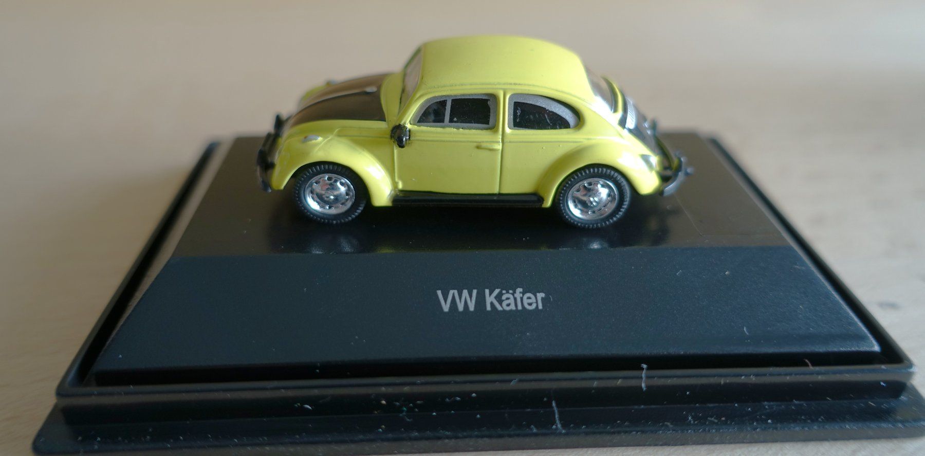 Volkswagen Modellini d'auto: VW Käfer, Schuco Art. 43 255 5800. – Usato da Horw venduto da SwissSteamMemories