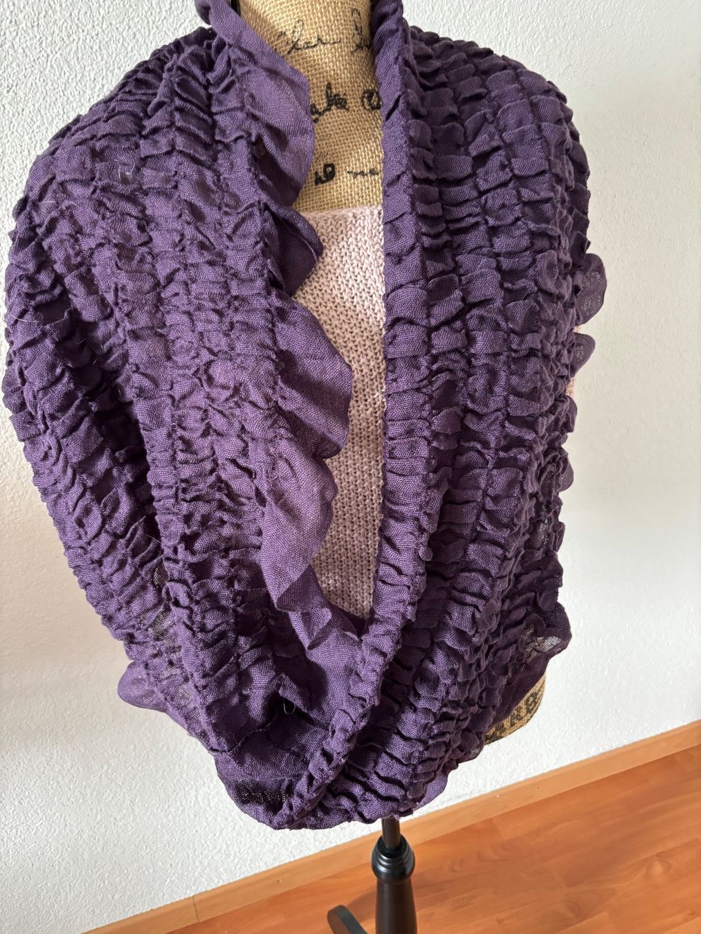 Foulard & Sciarpe: Rundschal violett Viscose/Kaschmir – Usato da Balsthal venduto da Uroby
