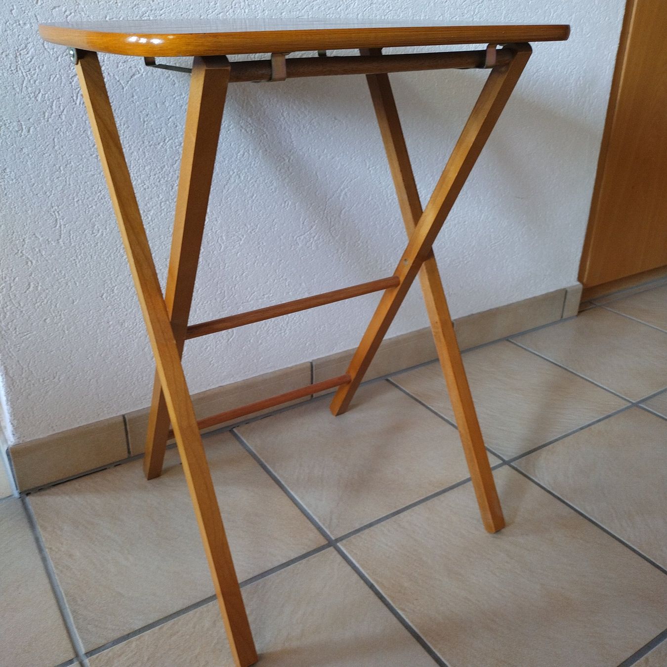 Set di tavolo e panche: 2 klappbare Beistelltische – Usato da Untersiggenthal venduto da vonberner 5