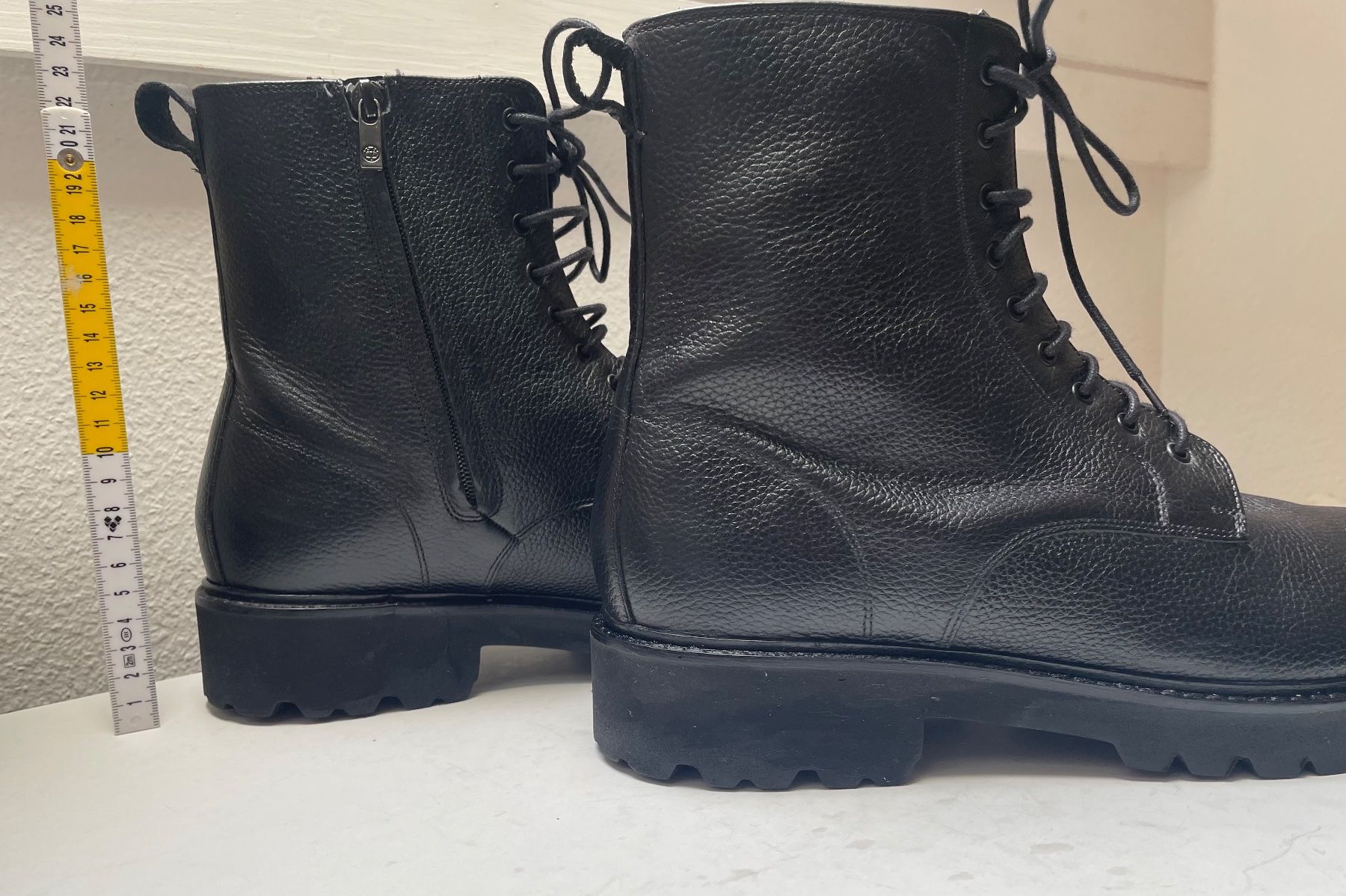 Massimo Dutti Scarpe da uomo: Schwarze Stiefel Gr 46 – Usato da Unterengstringen venduto da DeaundHeinz 1