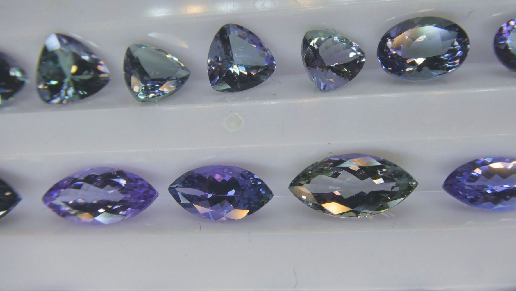 Pietre preziose: 2x Tanzanites 2.32 ct - CERTIFICAT 665.- Fr. – Nuovo (secondo la descrizione) da Grimisuat venduto da Valgem 5