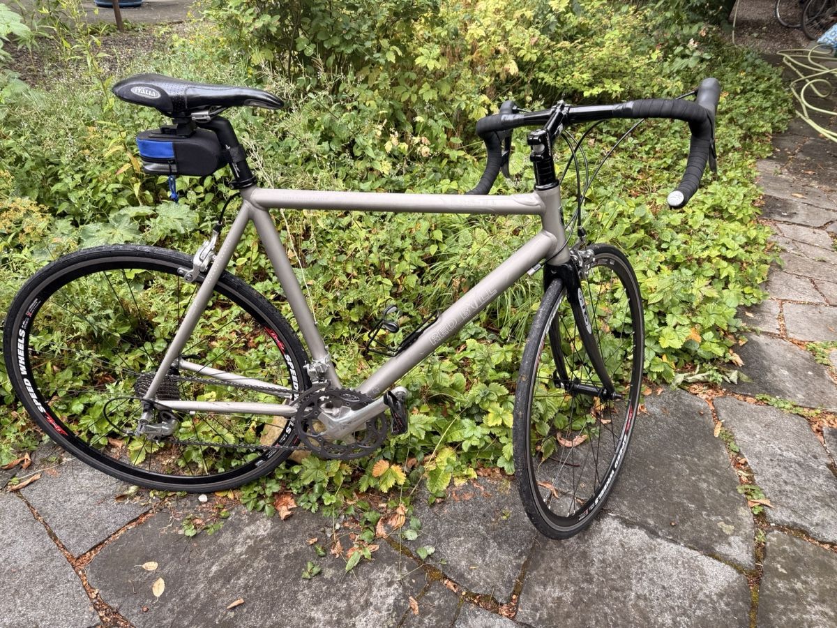 Velos: Red Bull Pro-SL Velo mit Klickpedal – Gebraucht aus Bern von miirmiir 1