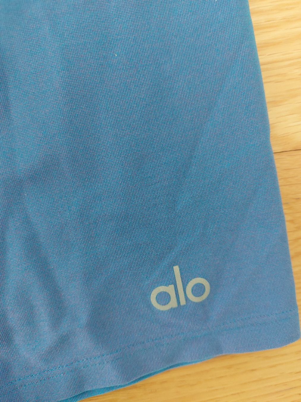 Alo Yoga Leggings: Alo yoga short – Usato da Fribourg venduto da charlottej02 4