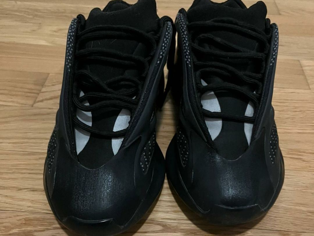 Adidas Scarpe da uomo: Adidas yezzy 700v3 – Usato da Fribourg venduto da mal_8zjh 2