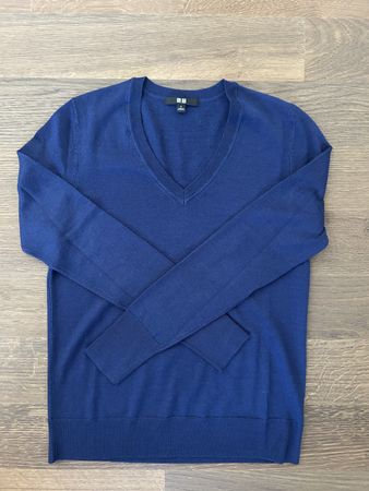 Uniqlo wool sweater cobalt blue size S V neck 