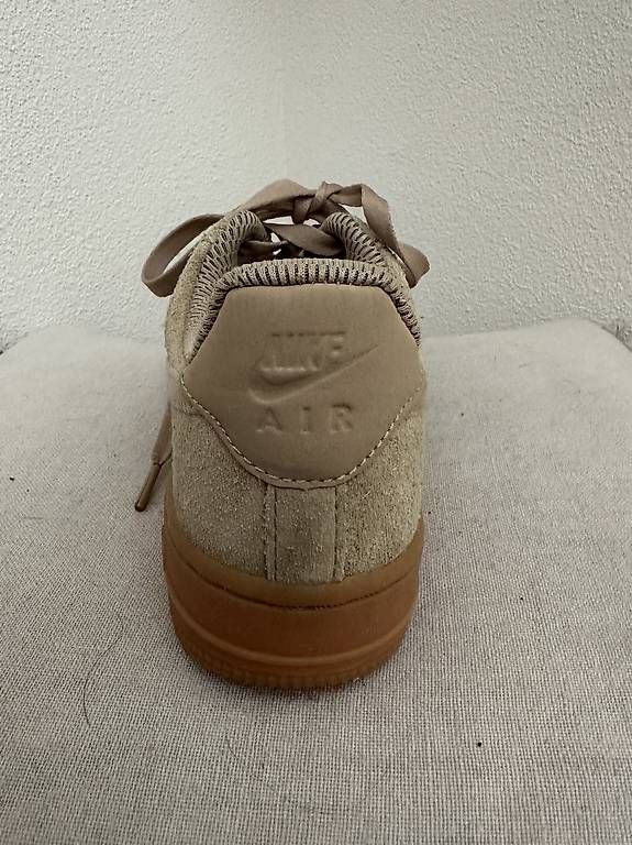 Nike Scarpe da donna: Nike Air Force 1 aus Wildleder "Mushroom " – Usato da Hergiswil NW venduto da Karbi22 2