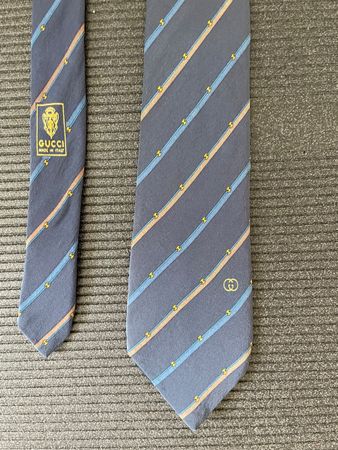 Cravate Gucci bleu à rayures en soie état correct