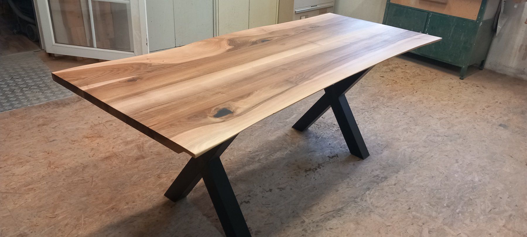 Tavoli: Nussbaum Massivholztisch rustikal 200cm – Nuovo (secondo la descrizione) da Altishofen venduto da Rossi464 7