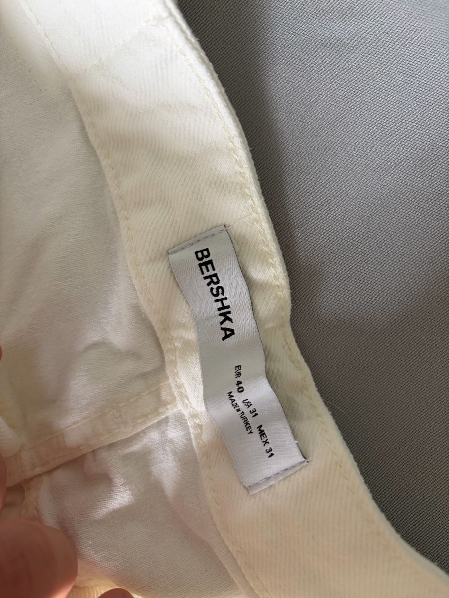 Bershka Pantaloni: Bershka shorts EU40 – Nuovo (secondo la descrizione) da Thalwil venduto da Nvani0502 2
