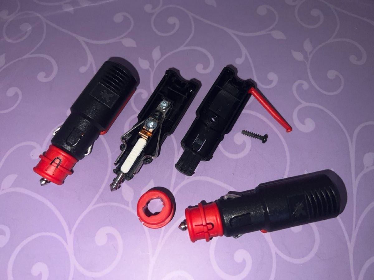 Laufwerke & Adapter: Auto-Zigarettenanzünder-Stecker Adapter Standard – Neu (gemäss Beschreibung) aus Brünisried von Rafaelsch 2