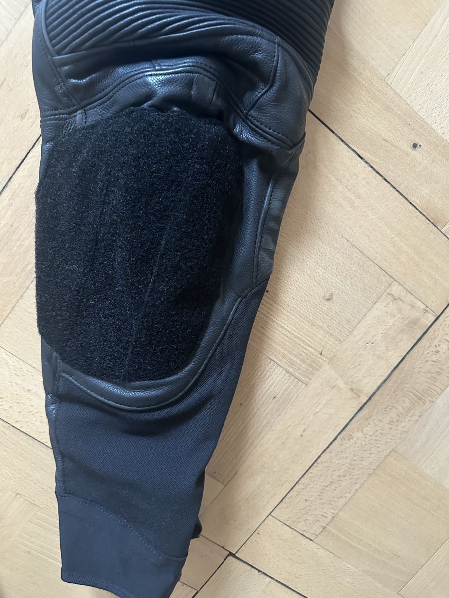 Vanucci Pantaloni: Vanucci Leather Motorcycle Pants – Nuovo (secondo la descrizione) da Zürich venduto da chayen 7