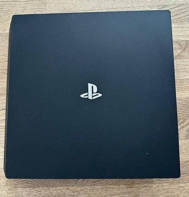 Console: PlayStation 4 Pro - inkl. Controller, Headset und mehr – Usato da Rorschach venduto da harry-the-great 1