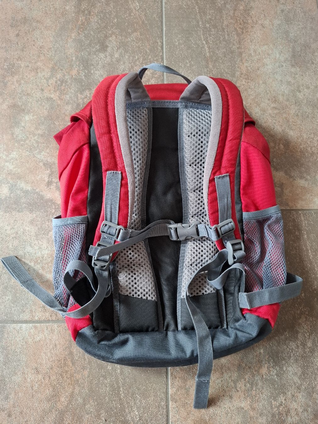 Deuter Sacs & sacs à dos: Kinder-Rucksack deuter junior in rot – D'occasion à Waltenschwil par Aqua11 1