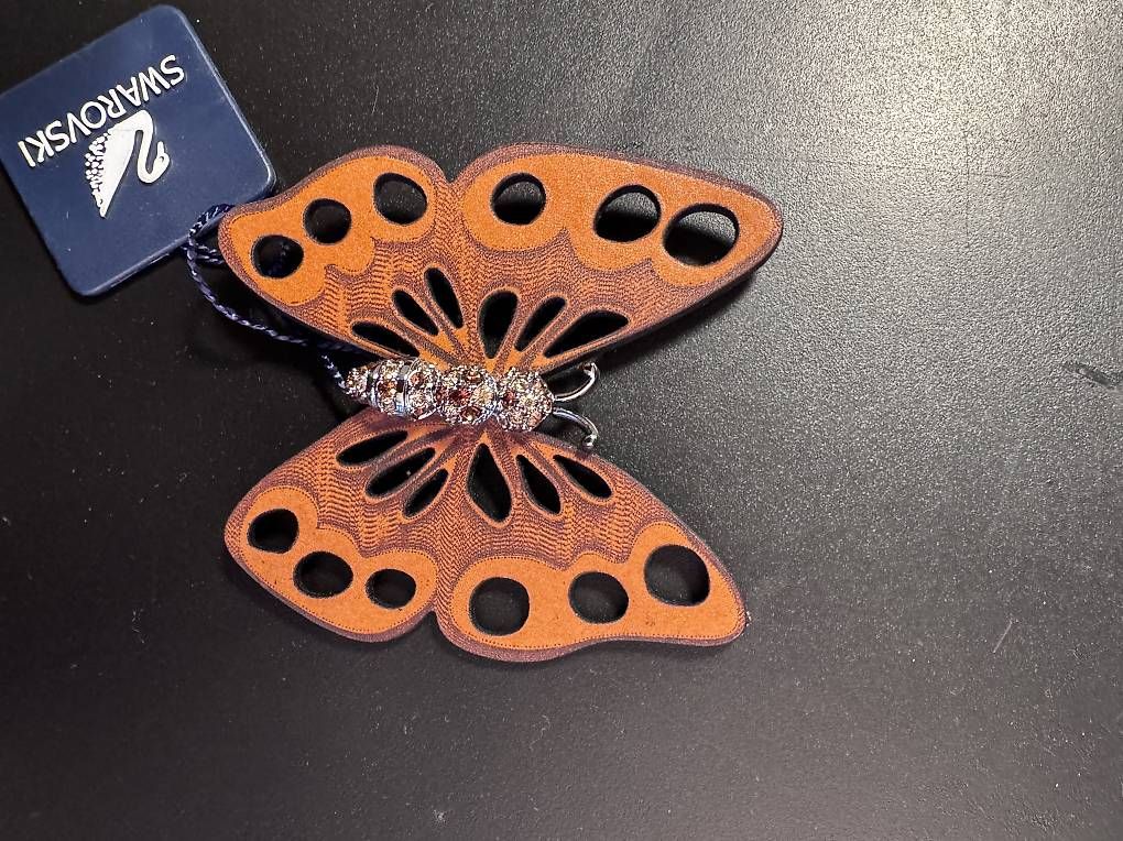 Broschen & Nadeln: Schmetterling - Brosche von Swarovsky – Gebraucht aus Birmensdorf ZH von FiKaVa 1