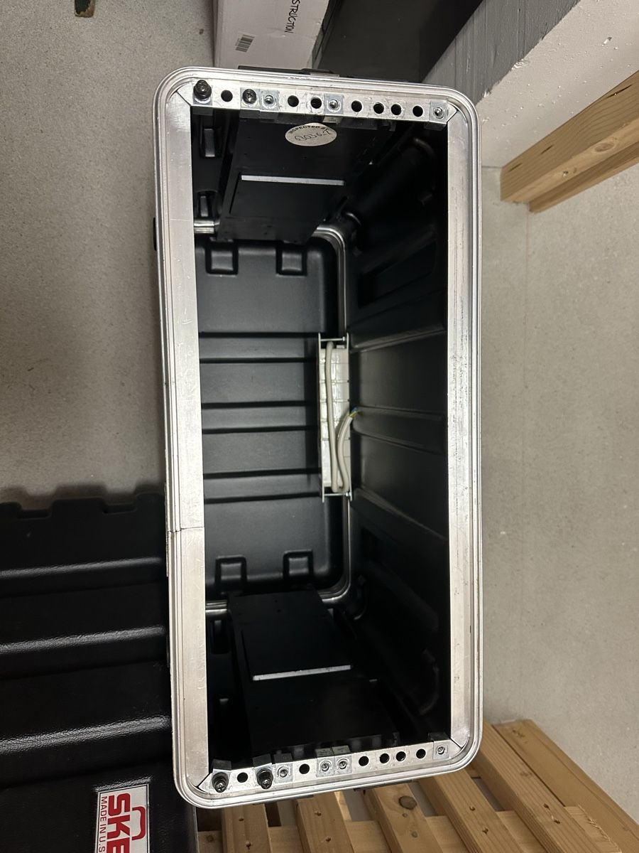 Altri accessori: SKB Rack 4U – Usato da Suhr venduto da Maxmusic2308 2
