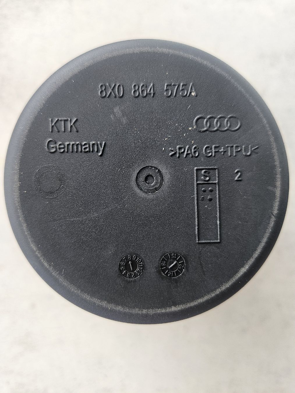 Audi Tutti i ricambio: Original Audi Ablage / Münzhalter Mittelkonsole / 2-teilig – Usato da Zürich venduto da Fcannavaro 5
