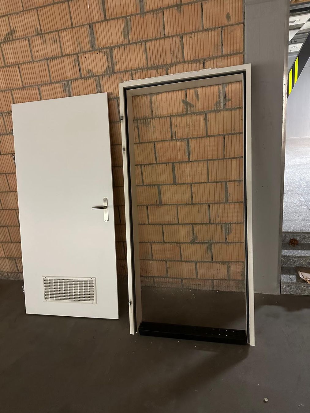 Portes: Türen mit Stahlzarge – D'occasion à Spreitenbach par Space_X 5
