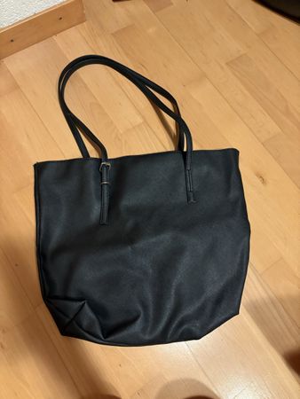 Schwarze Handtasche / Shopper, neuwertig, Top Zustand! (53)