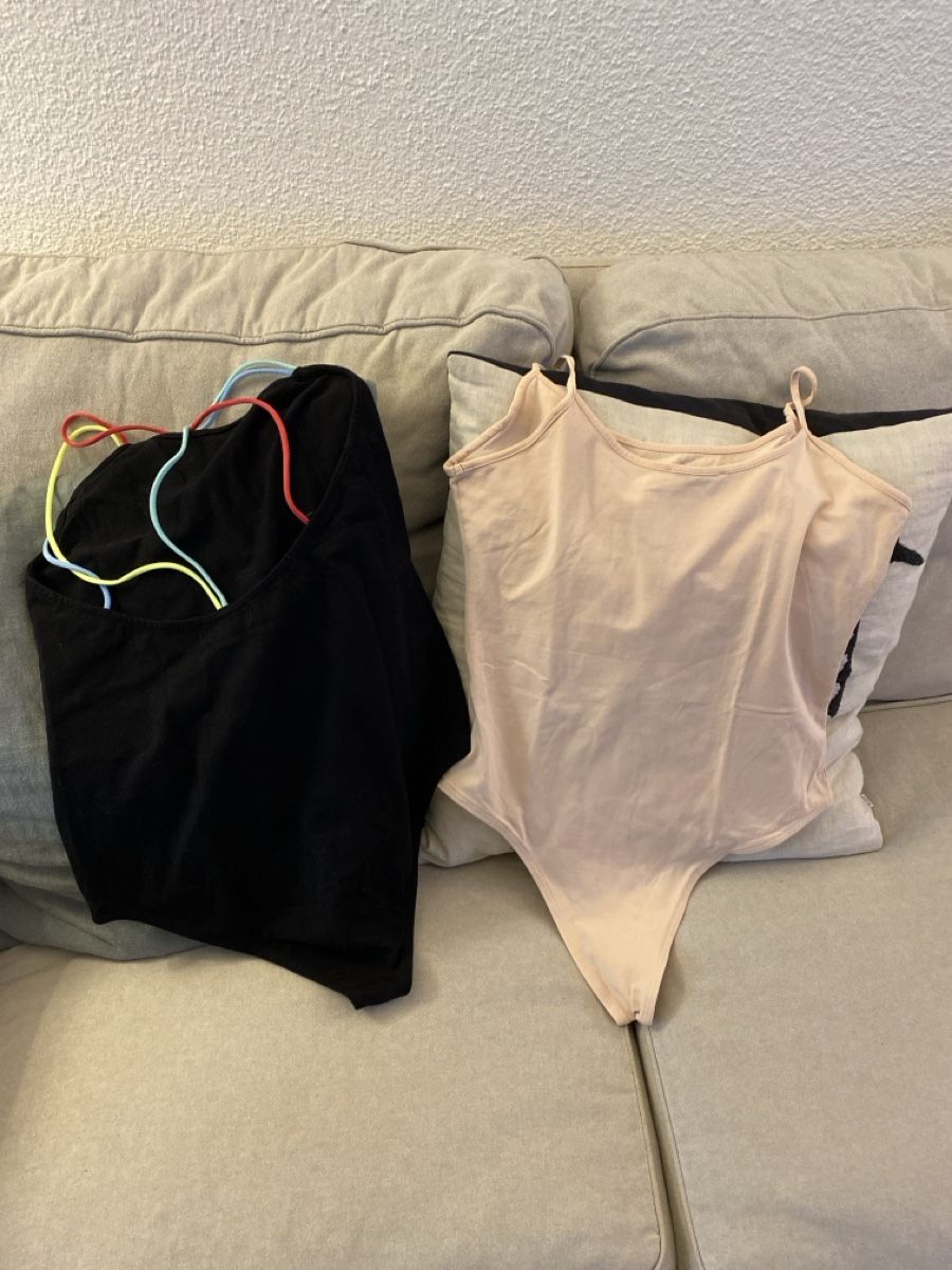 Tops: 2x Bodysuit schwarz beige Gr. S Basic Sommerträgertop Damen – Gebraucht aus Winterthur von san_9m2f 1