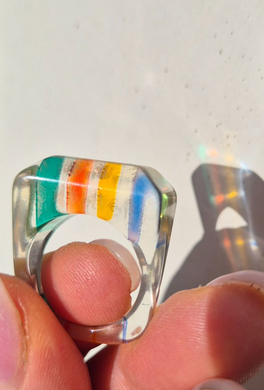 Anelli: RING FINGERRING TRANSPARENT MIT BUNTEN STREIFEN PLEXIGLAS – Nuovo (secondo la descrizione) da Elsau venduto da the-colorful-side