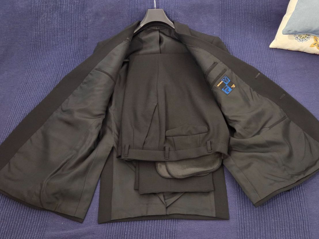 Completi: Schwarzer Herren Anzug Gr. 48 – Usato da Zug venduto da dhs87 2