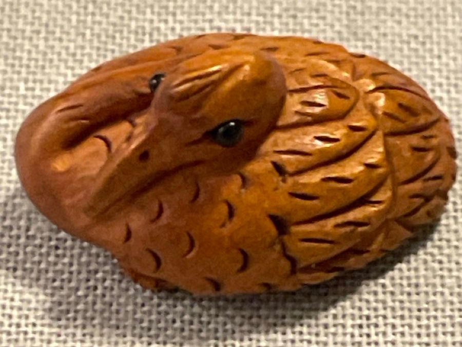Statuette: Netsuke Holz, sehr kleiner Schwan – Usato da Embrach venduto da Gauvain1 1