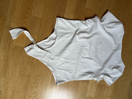 Body string L
