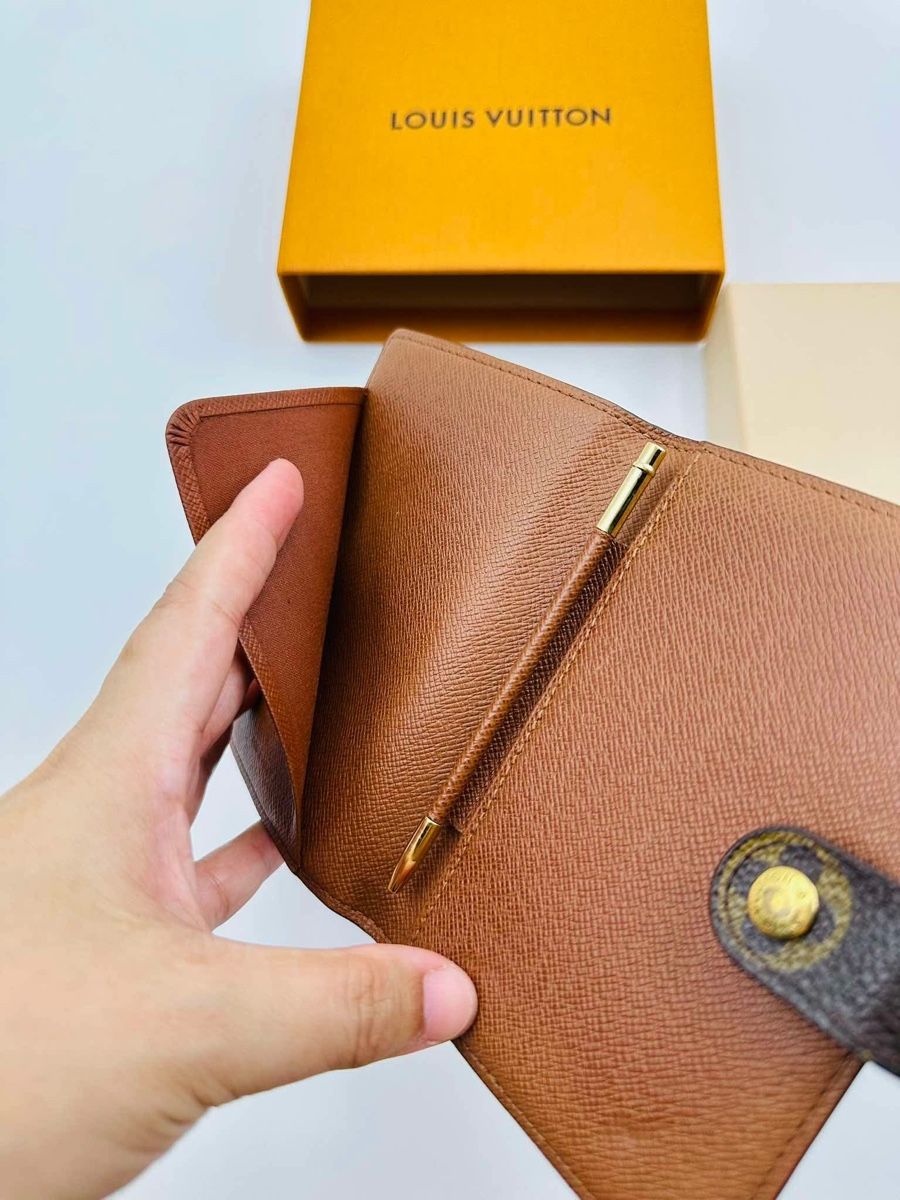 Louis Vuitton Portafogli: Ab 1 fr, Louis Vuitton Bifold Mini Notebook Cover – Usato da Widnau venduto da Pukpan_99 5