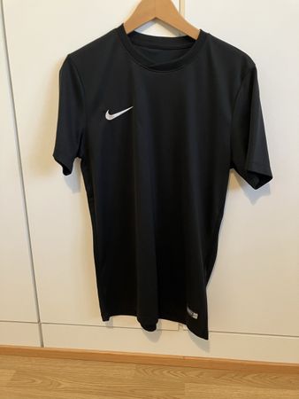 Nike T-Shirt schwarz Grösse M guter Zustand