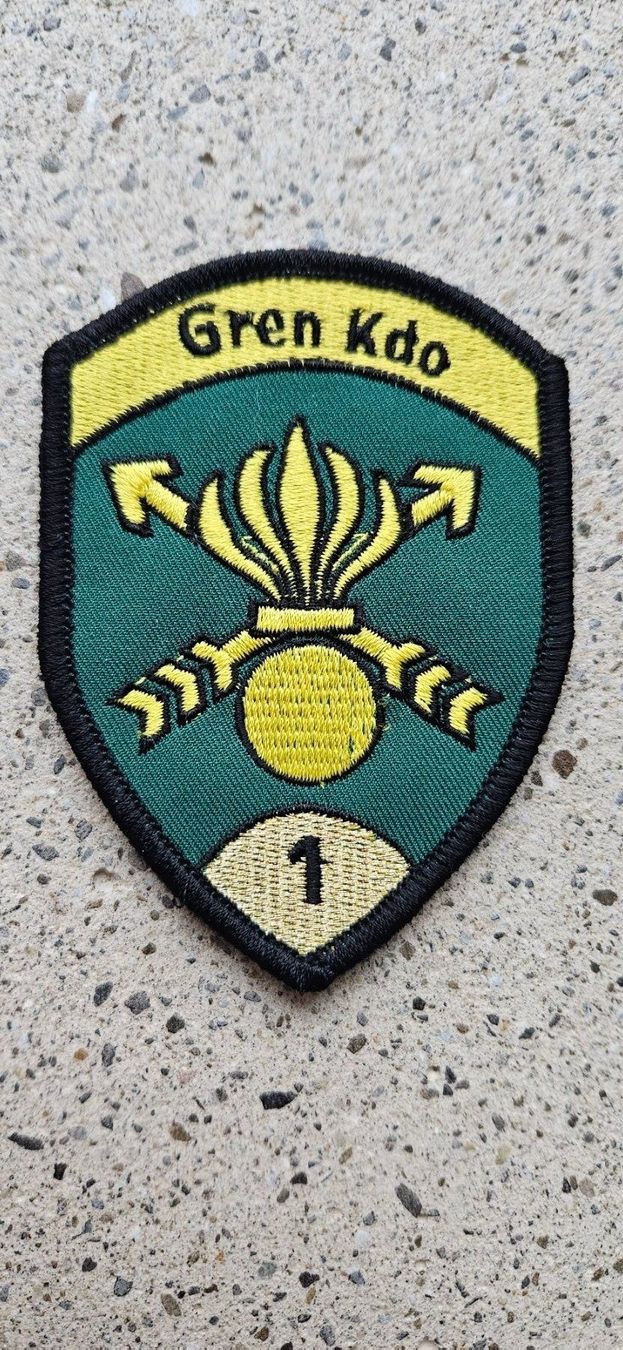Schweizer Armee Placchette & Badge: *** Badge Grenadier mit klett *** – Nuovo e nell'imballaggio originale da Riedholz venduto da fr_sIruP