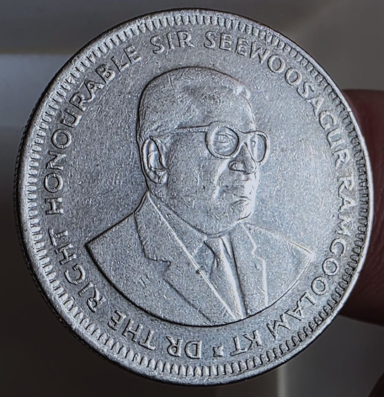 Tutti le monete: MAURITIUS ONE RUPEE 2004 – Usato da Winterthur venduto da Creso70