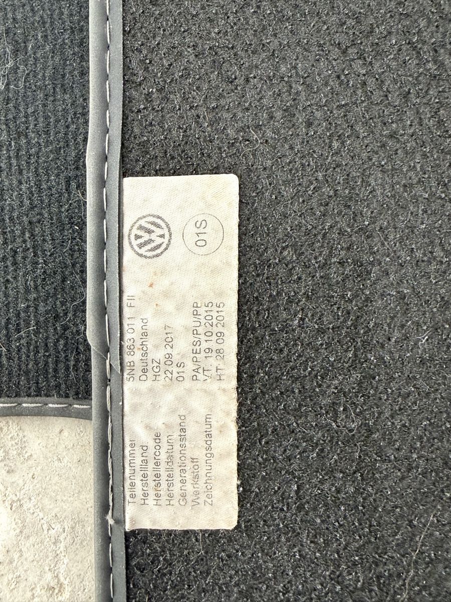 VW Tapis / Bacs: VW Fussmatten  Golf 7   – D'occasion à Affoltern BE par _Kaeser_ 2