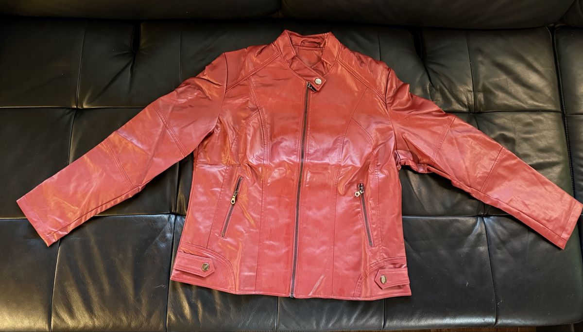 Jacken: Damen Kunstlederjacke (rot) – Neu (gemäss Beschreibung) aus Guggisberg von raptor65