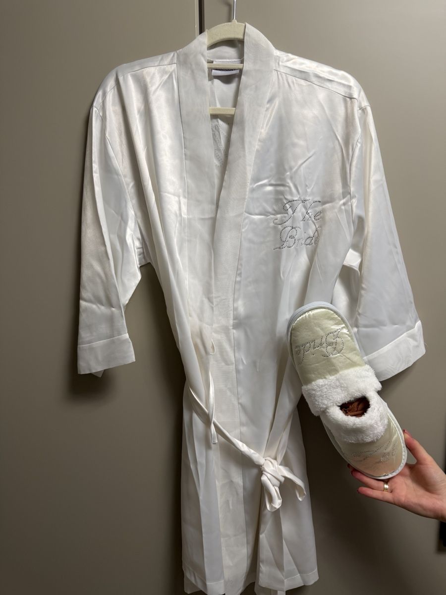 Internationale Kunst: Braut Kimono und Slipper weiss Onesize – Gebraucht aus Horgen von Niko_V