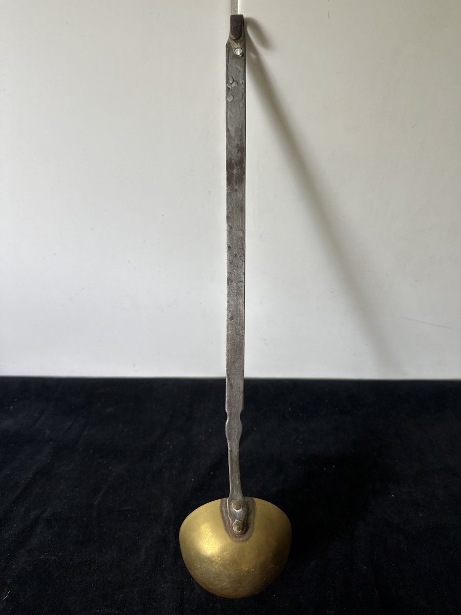 Elettrodomestici da cucina: Antike Schöpfkelle, Messing, mit langem Stiel, 40 cm – Usato da Zürich venduto da Chaeffeler 1