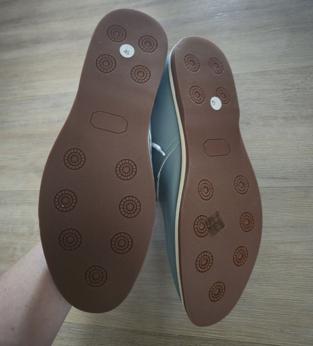 Scarpe da uomo: Herren Schuhe, Grösse 45, hellblau, neuwertig! – Nuovo e nell'imballaggio originale da Münchenbuchsee venduto da D4rk_3n3my 2